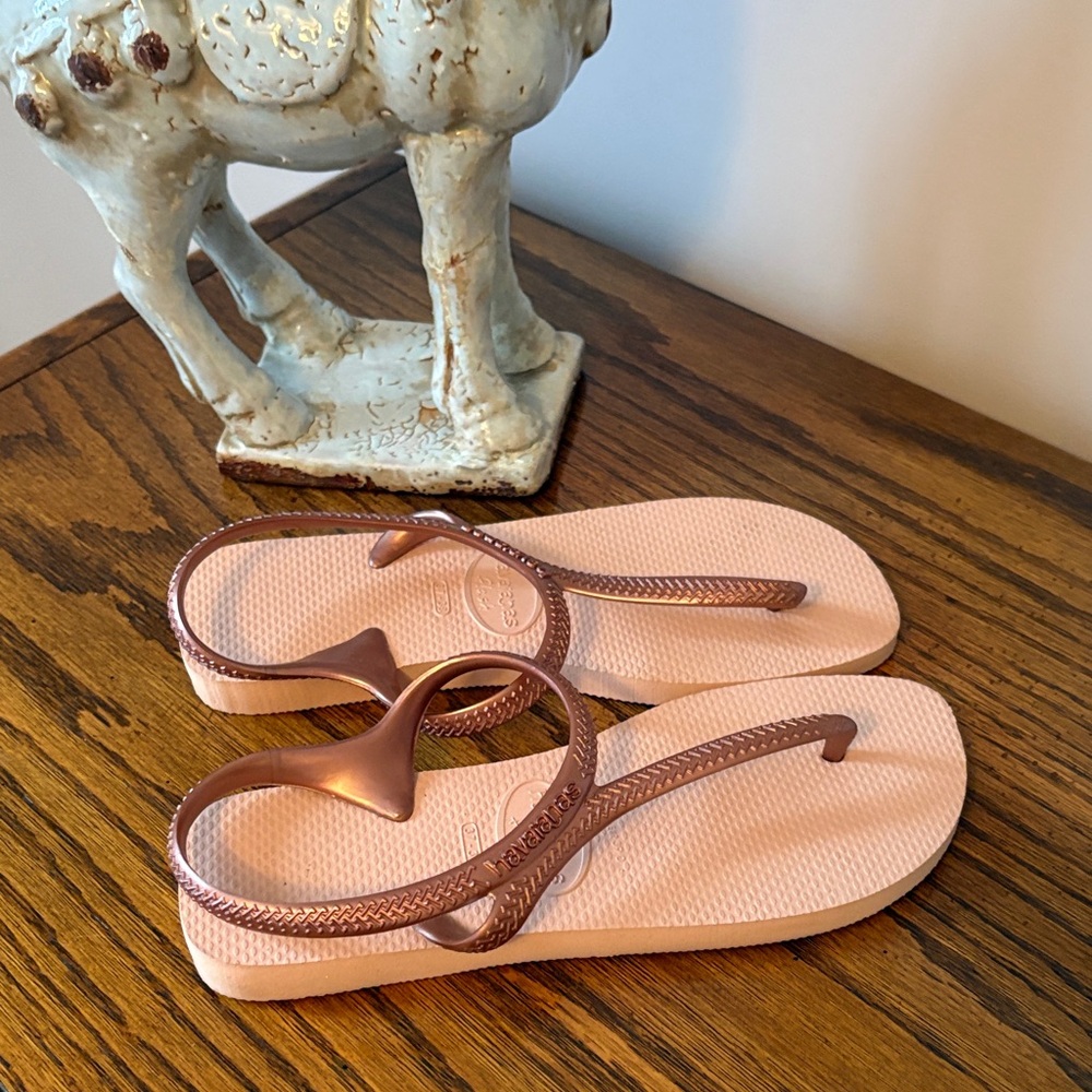 Havaianas Light Pink and Bronze Sandals